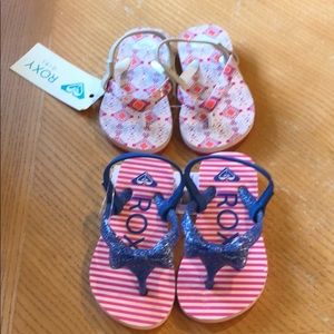 Two pairs Roxy flip flops